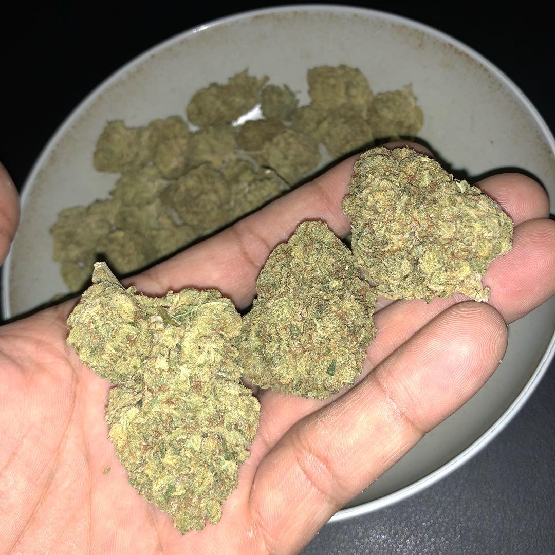 Buy Strawberry Banana Online Mail Order Weed